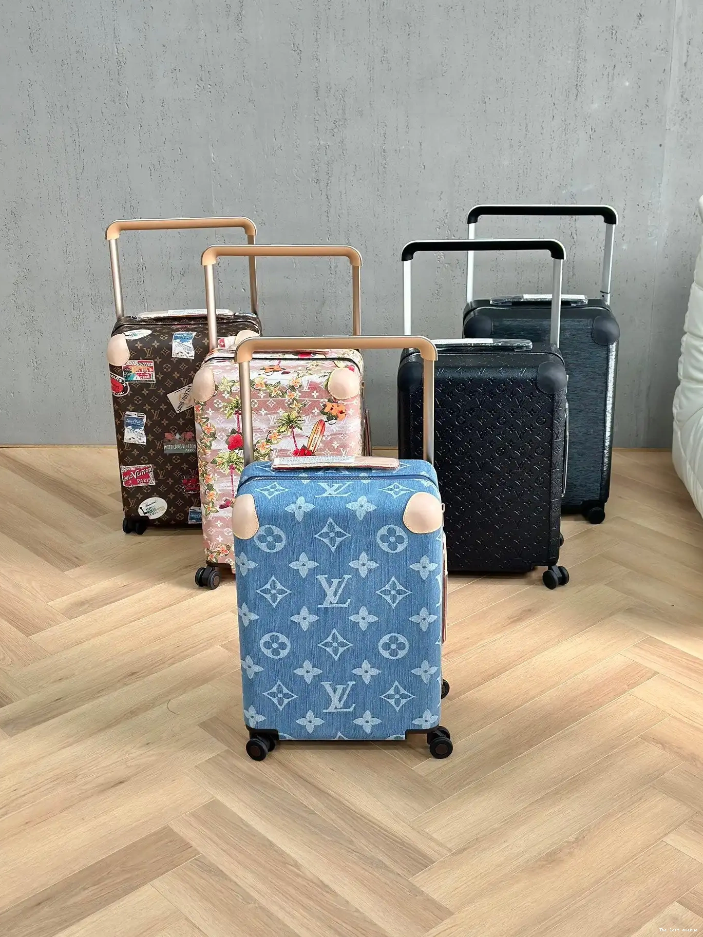 55 SUITCASE MONOGRAM EMBOSSED HORIZON CUSTOM 37L CABIN 0517